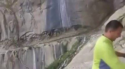 HİMALAYALAR'DA OTOBÜS YOLCULUĞU