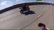 Moment d'inattention d'un motard à 225 km/h