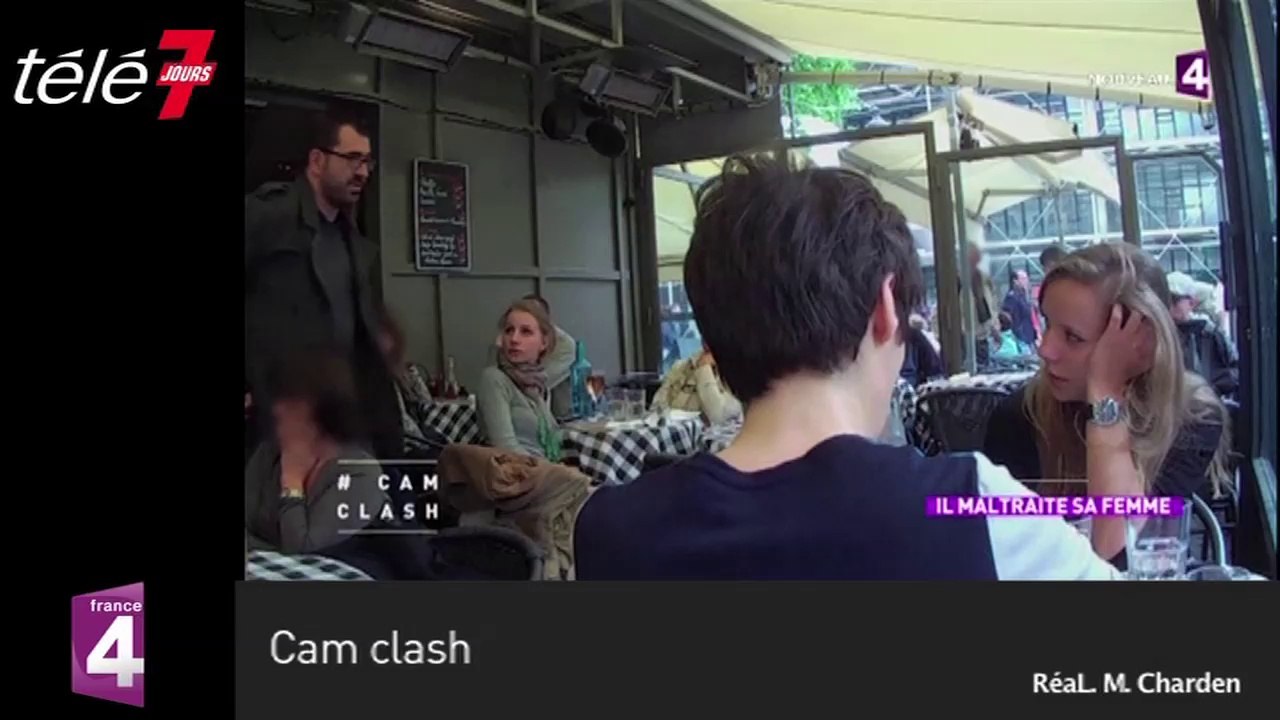 Zapping, le best of : il oublie qu’il porte un micro…et va aux toilettes !