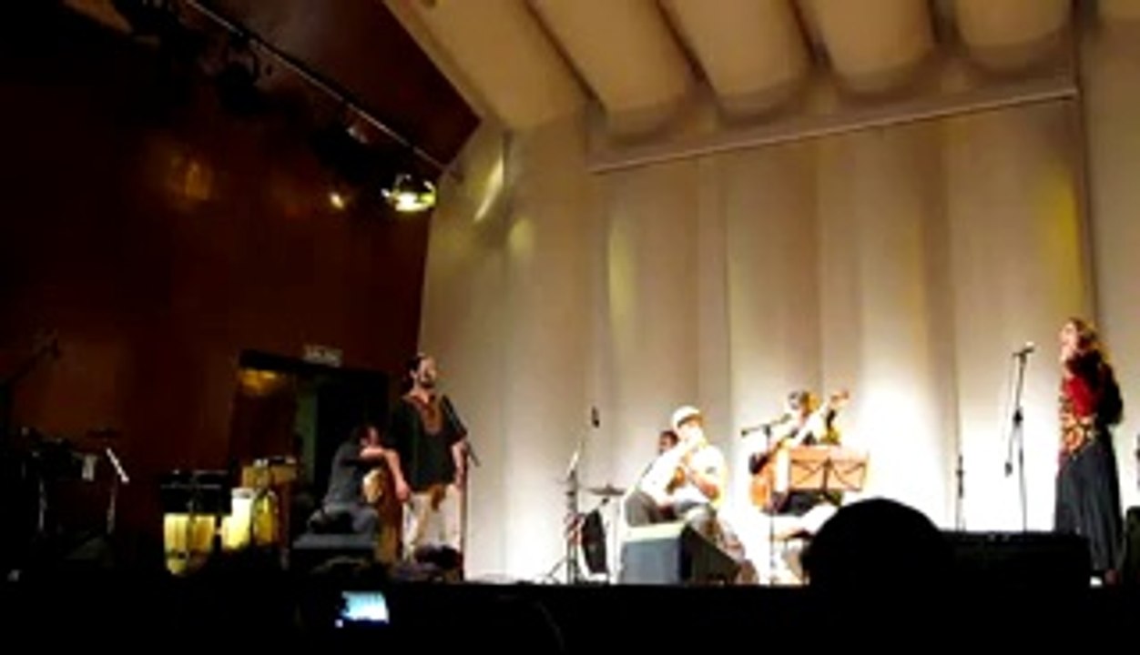 Presentacion musicos Agua de beber (Moraes -Jobin) Por el sur trio