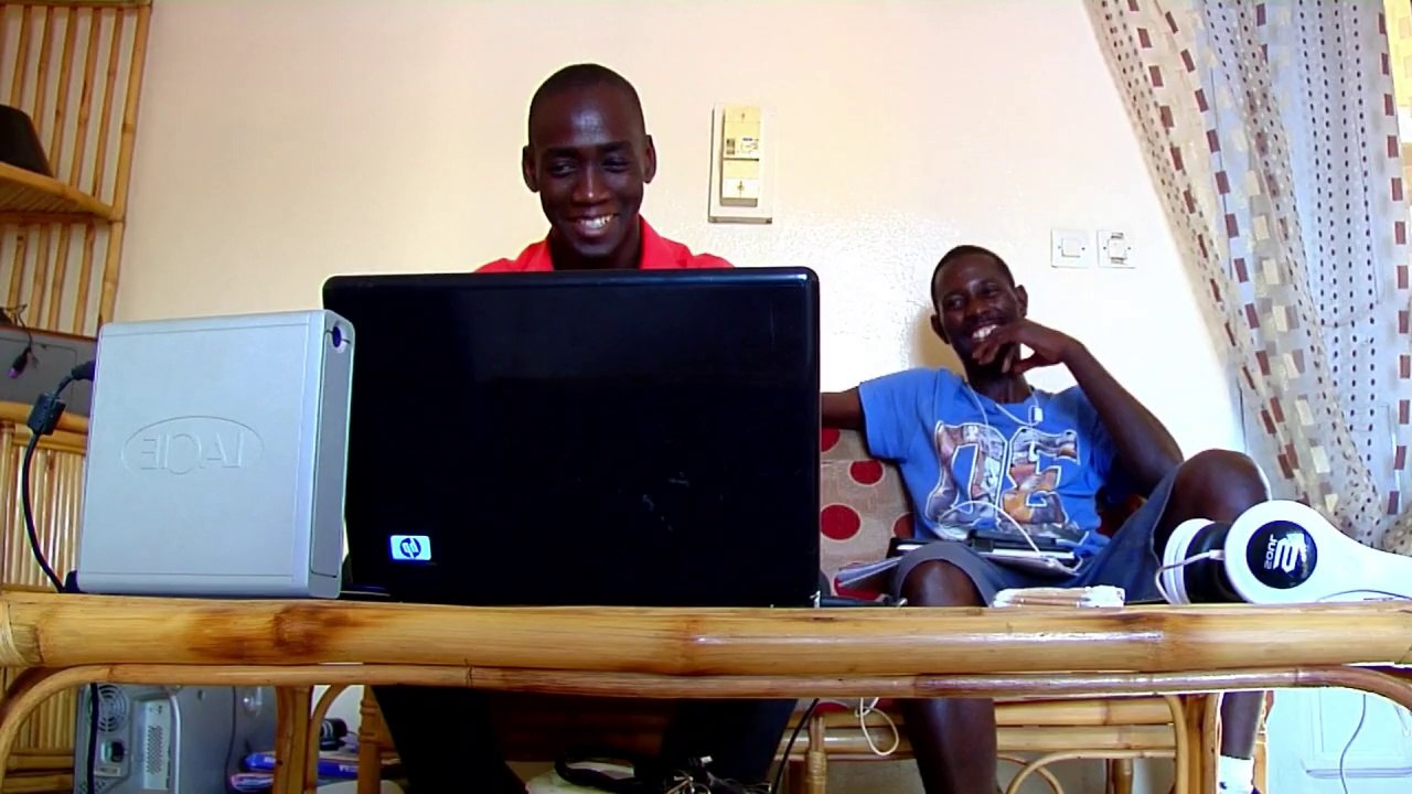 Musicians bring news 'rap-porting' to Senegal