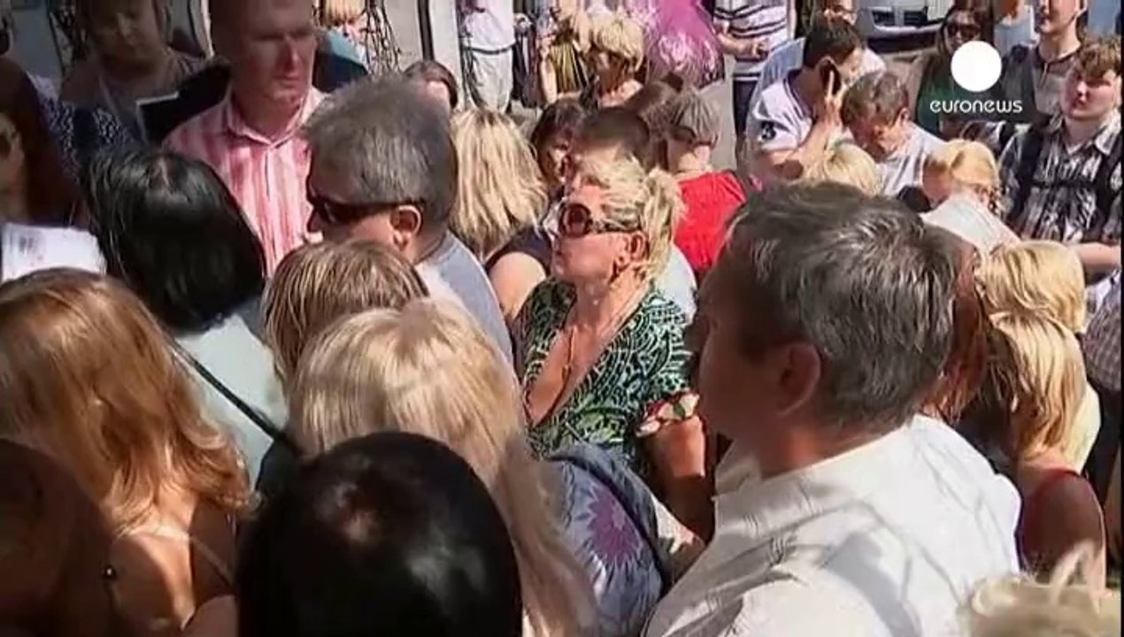 Russian tourists stranded abroad as travel company collapses