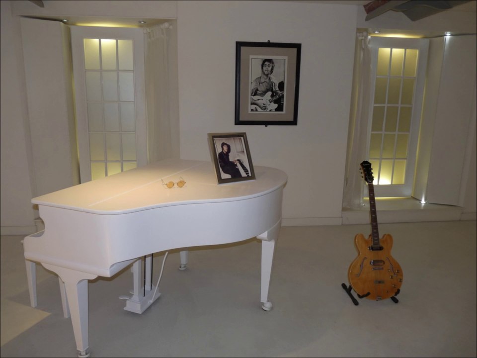 A Tribute to Beatles, Bowie and Queen