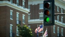 Red light, green light: How traffic signals work