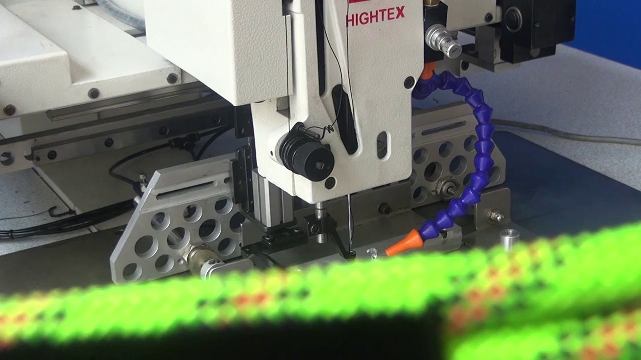 Programmable rope end bar tack sewing machine to make sewn eye for braided ropes