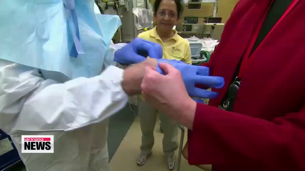 Two Americans infected with Ebola likely improving from secret serum