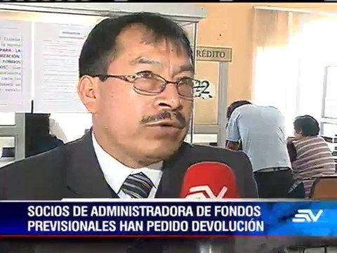 Socios civiles del fondo complementario de FF.AA. retiran sus aportes económicos