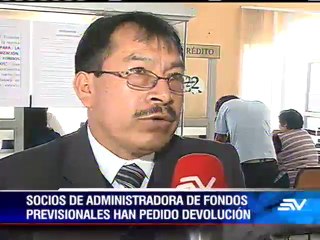 Socios civiles del fondo complementario de FF.AA. retiran sus aportes económicos