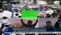 Marchan cientos de integrantes de autodefensa en México