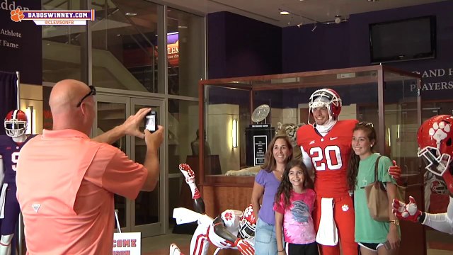 Petite caméra cachée par Le Quarterback de Clemson - Faux mannequin immobile!