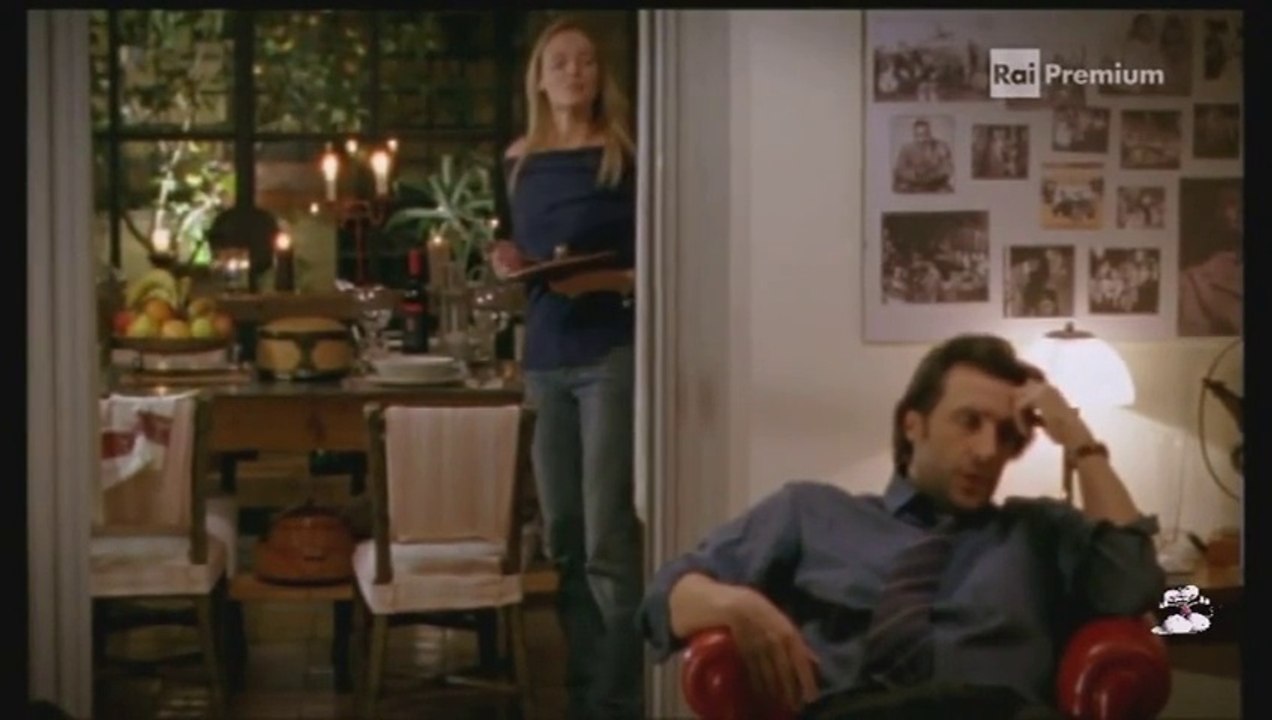 Flavio Insinna e la sua moto sfasciata da Christiane Filangieri in Ho sposato uno sbirro