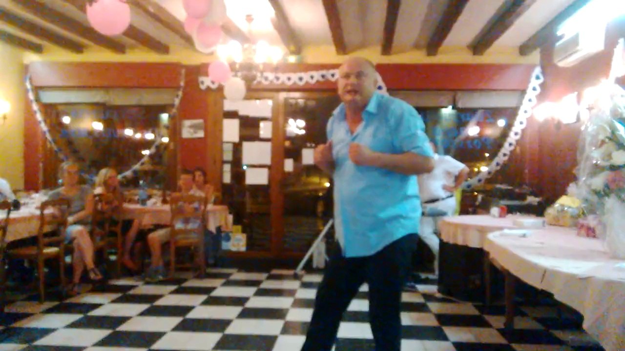 mon frere qui chante . elle voulait frequenter avec mi