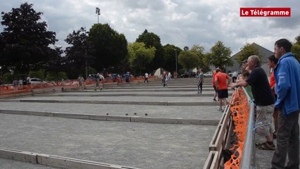 Guingamp. Des fans du cochonnet à Kergoz