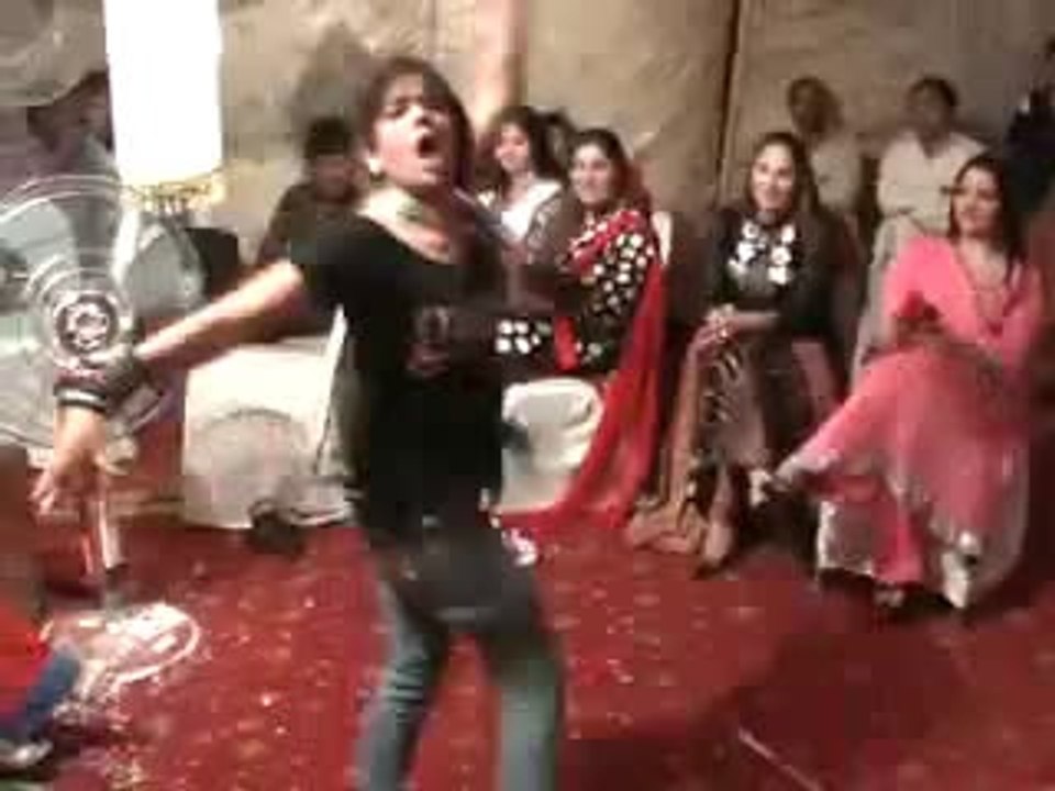 Chikni Chambeli (Pakistani Wedding Dance)