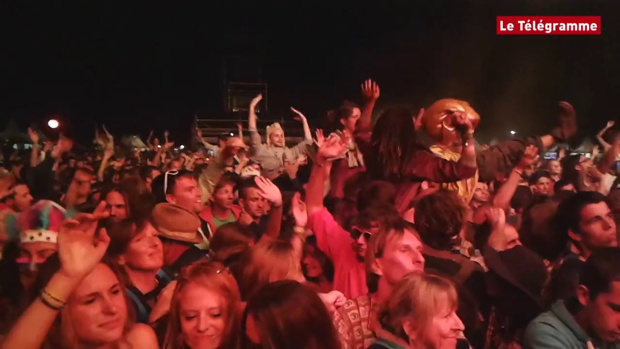 Bout du Monde Deluxe enflamme la prairie