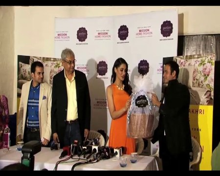 Nargis Fakhri meet the winners of home make over contest