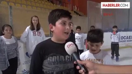 Bunaltıcı Yaz Günlerinde Buz Sporları Tesisinde Serinliyorlar