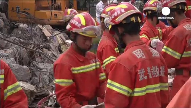 Terremoto in Cina. Oltre 400 i morti. Decine di migliaia le case distrutte