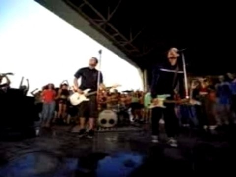 Blink 182 - All the Small Things(clip)