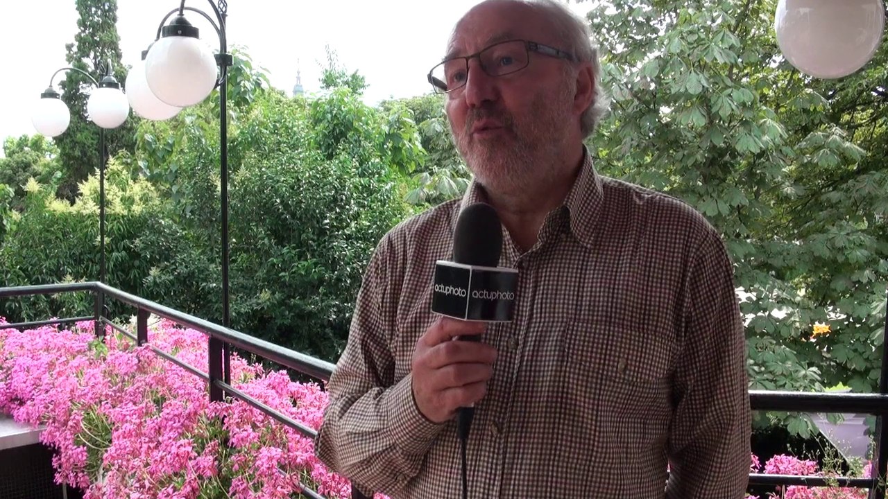Visite de l'exposition « Merci! 100 Photos pour un centenaire » sur les Champs Elysées