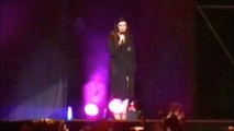 Laura Pausini sans culotte sur scène