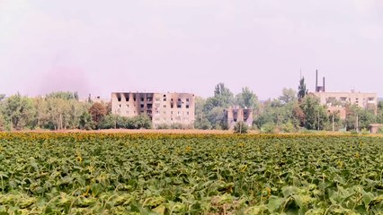 Residents near Donetsk told to leave as fighting closes in