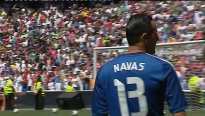 Keylor Navas acclaimed by fans at the Bernabeu Stadium