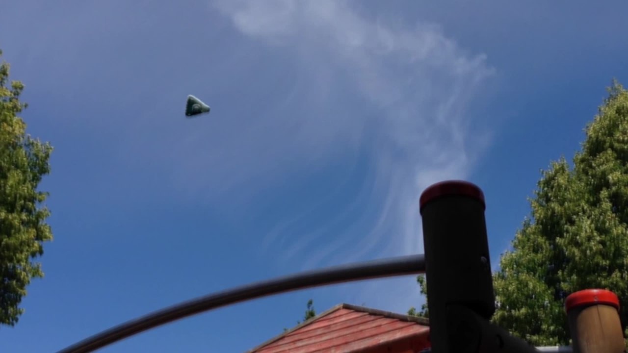 Triangular UFO over Kassel, Germany on June 26, 2014