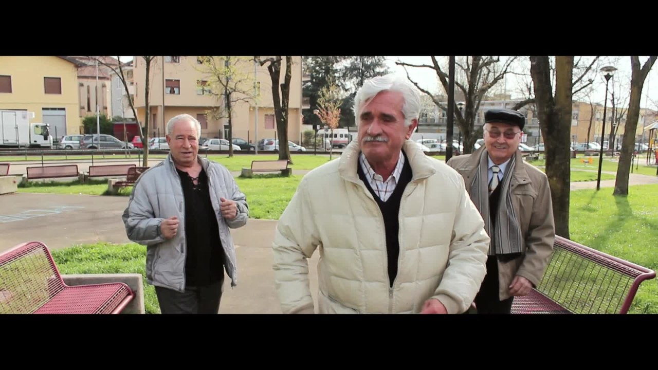 Old People Dancing to Pharrell's 'Happy'