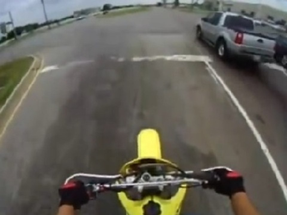 SUV Runs Red Light, Nearly Hits Motorcycle