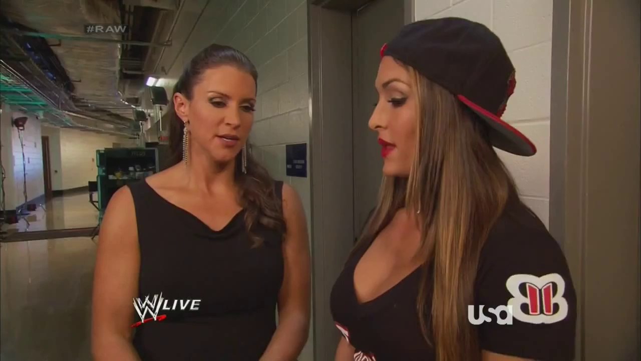 14STEPHANIE & NIKKI BELA BACKSTAGE