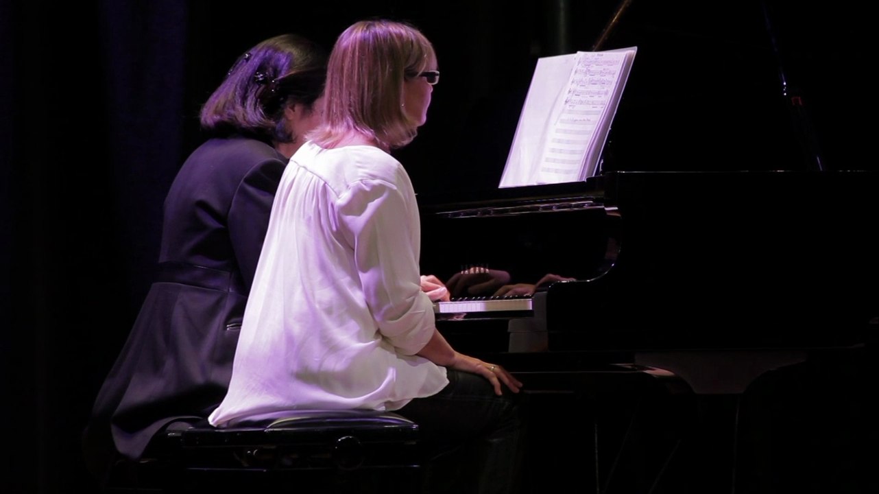 Isabelle Stella et ese élèves en concert autour de 2 pianos, à Paris, mairie du 9ème