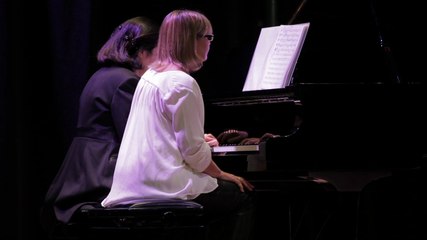 Isabelle Stella et ese élèves en concert autour de 2 pianos, à Paris, mairie du 9ème