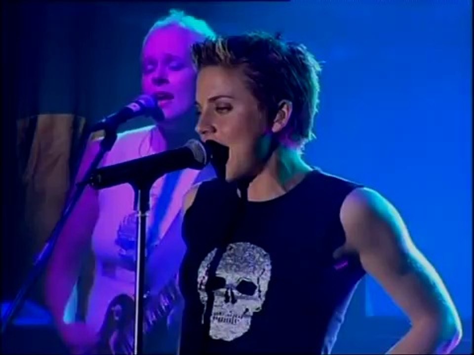 Melanie C - 01 Something's Gonna Happen - Live in Munich (HQ)