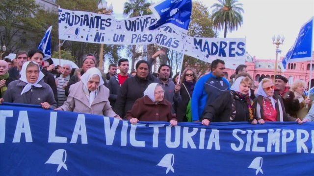 AFP - Le JT, 1ère édition du mercredi 6 août. Durée: 01:42-Espace: la sonde Rosetta est arrivée à son point de rendez-vous avec la comète Tchouri, après dix ans de voyage-Proche-Orient: nuit calme à Gaza grâce au cessez-le-feu, les secours trouvent de