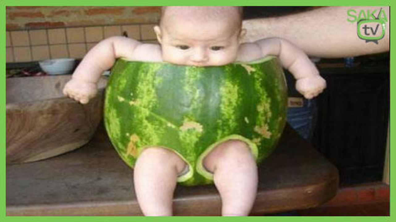 Hunharca Karpuz Yiyen Bebek