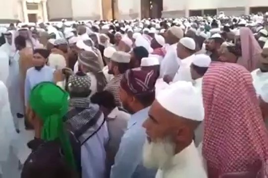 Durood o Salam being recited in Madina Masjid e Nabvi