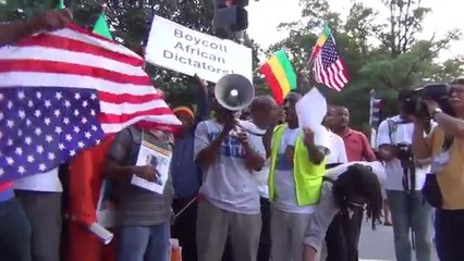 La colère des Congolais et autres Africains devant la Maison Blanche à Washington DC