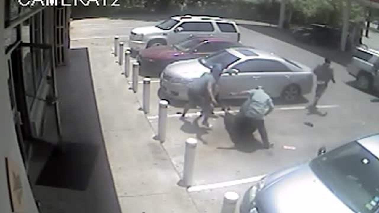 Gas station clerk uses MMA training to foil robbery