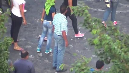 3 Colectivos amedrentando contra los edificios junto a policias munipales Turmero-  Aragua 24-02-2014