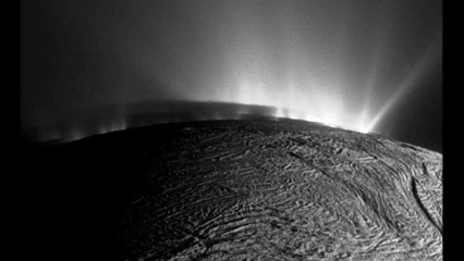NASA impactantes imágenes de chorros de agua y vapor de Encélado