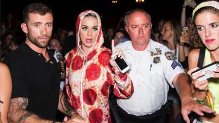 Katy Perry MOBBED At Her Show By 200 Fans Watch Her Reaction