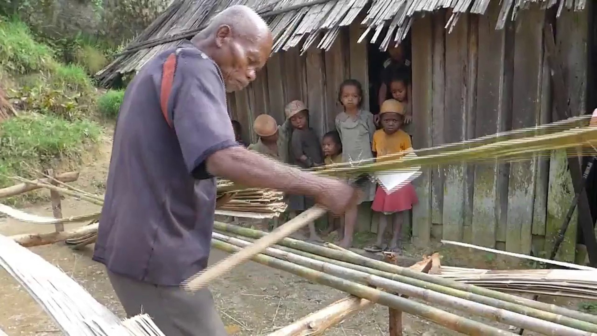 madagascar toiture bambou - Vidéo Dailymotion