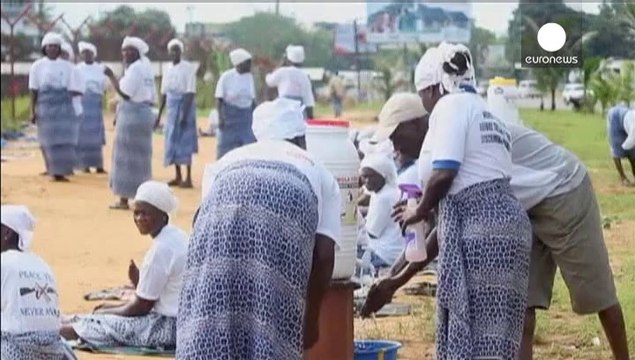 Ebola: scienziati non c'è rischio pandemia, prudenza su farmaci sperimentali