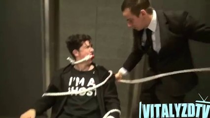 Vitaly'den Asansörde Rus Tetikçi Şakası