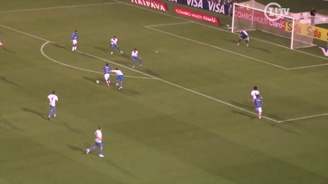 Chapéu, calcanhar ... Allione dá show em sua estreia no Palmeiras