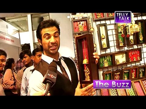 Saath Nibhaana Saathiya Ahem is BUSY SHOPPING for the Cast and Crew REVEALED 5th August 2014