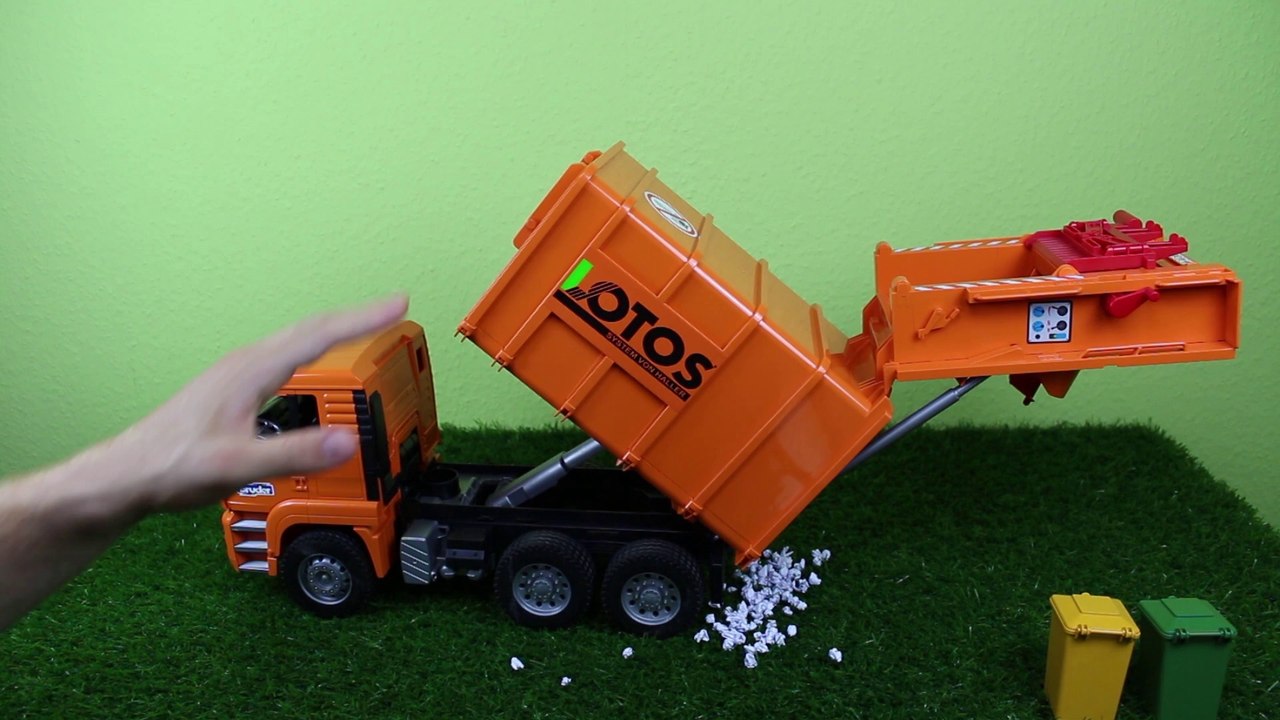 Bruder müllwagen 02762 (hecklader)