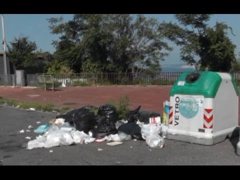 Napoli - Rifiuti e puzza ad agosto, vittima anche Posillipo (06.08.14)