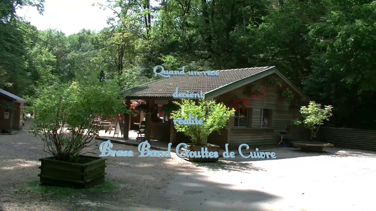 Brass Band  Gouttes de Cuivre en concert  dans les grottes du Cerdon les coulisses du concert